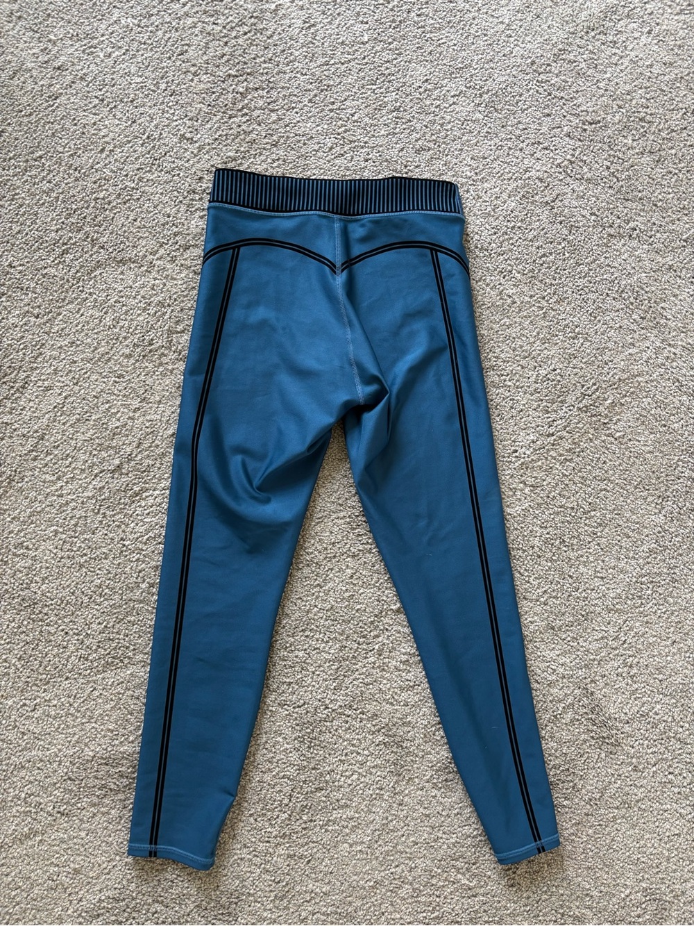 ALO Airlift Leggings - Picture 5 of 5
